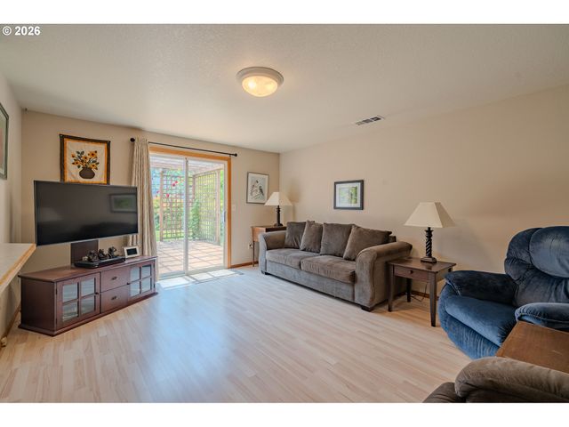 16007 Ne HICKORY St, Vancouver, WA 98682