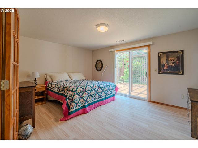 16007 Ne HICKORY St, Vancouver, WA 98682