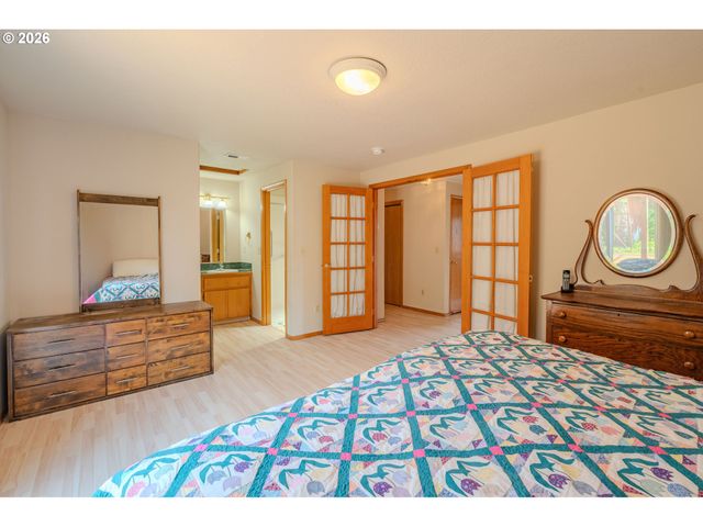 16007 Ne HICKORY St, Vancouver, WA 98682