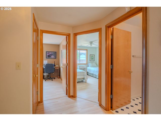 16007 Ne HICKORY St, Vancouver, WA 98682