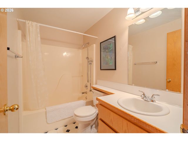 16007 Ne HICKORY St, Vancouver, WA 98682