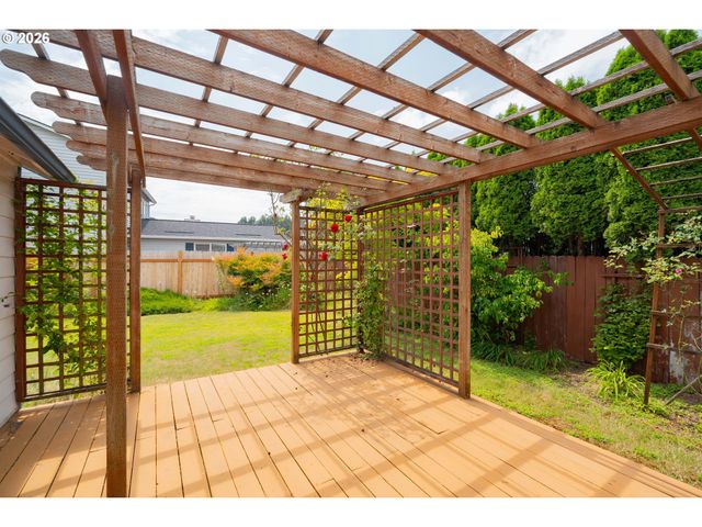 16007 Ne HICKORY St, Vancouver, WA 98682