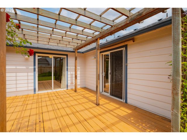 16007 Ne HICKORY St, Vancouver, WA 98682