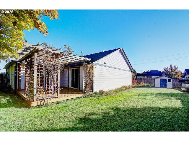 16007 Ne HICKORY St, Vancouver, WA 98682