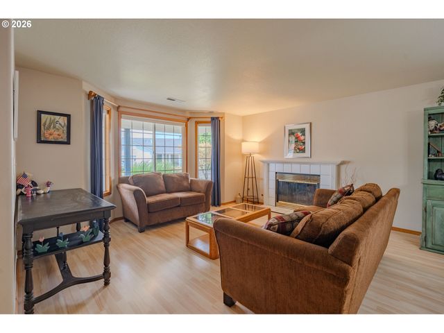 16007 Ne HICKORY St, Vancouver, WA 98682