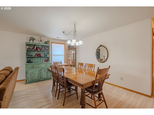 16007 Ne HICKORY St, Vancouver, WA 98682