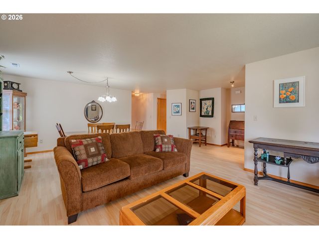 16007 Ne HICKORY St, Vancouver, WA 98682