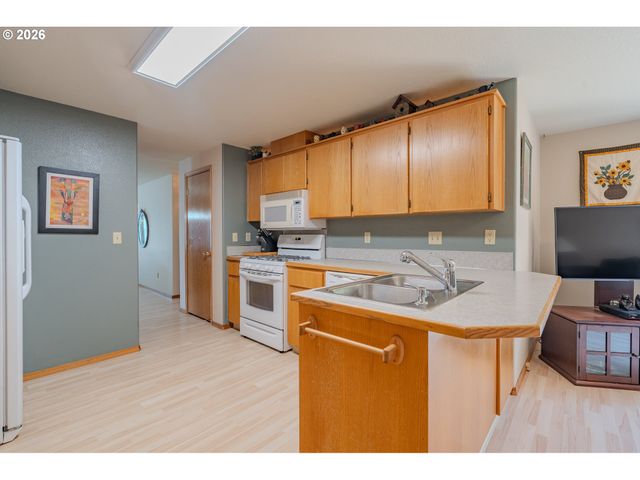 16007 Ne HICKORY St, Vancouver, WA 98682