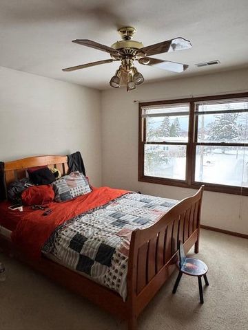 10410 S Kelly DRIVE, Oak Creek, WI 53154