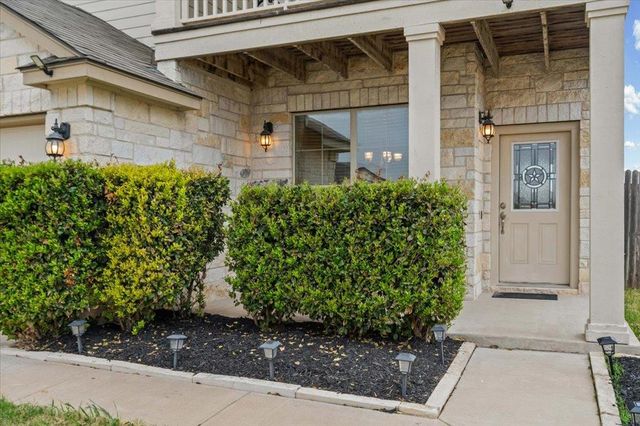 212 Plata LN, Jarrell, TX 76537