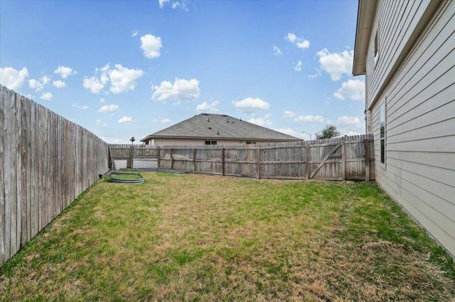 212 Plata LN, Jarrell, TX 76537