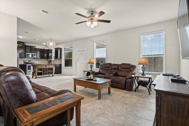 212 Plata LN, Jarrell, TX 76537