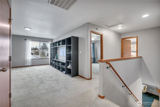 29749 216th Place SE, Kent, WA 98042