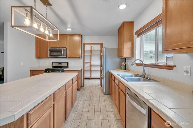 29749 216th Place SE, Kent, WA 98042