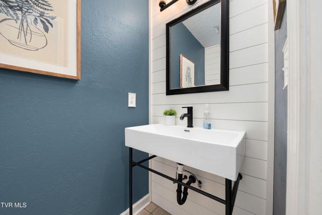 245 Highland Hills Drive, Gray, TN 37615