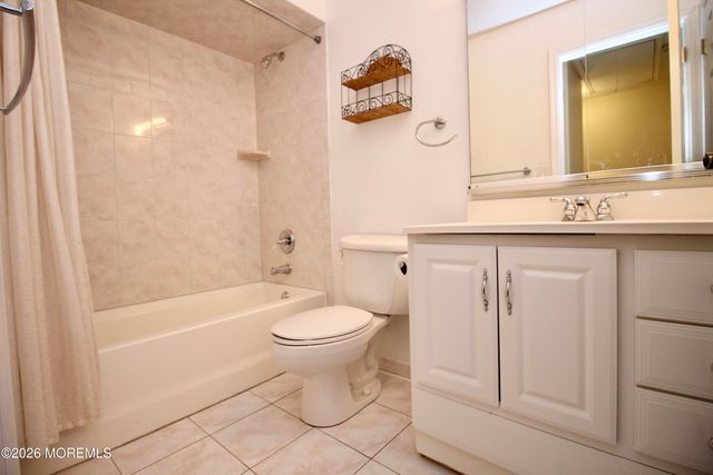 5-2 Claridge Court 2, Freehold, NJ 07728