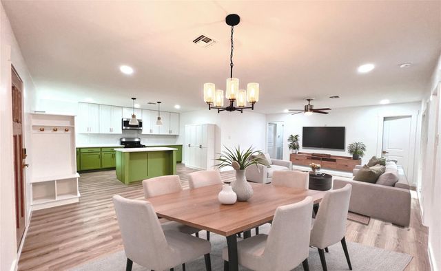 5323 Manor Creek Lane, Houston, TX 77092