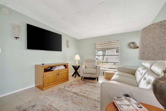 110 E SAINT LUCIA LOOP, Apollo Beach, FL 33572