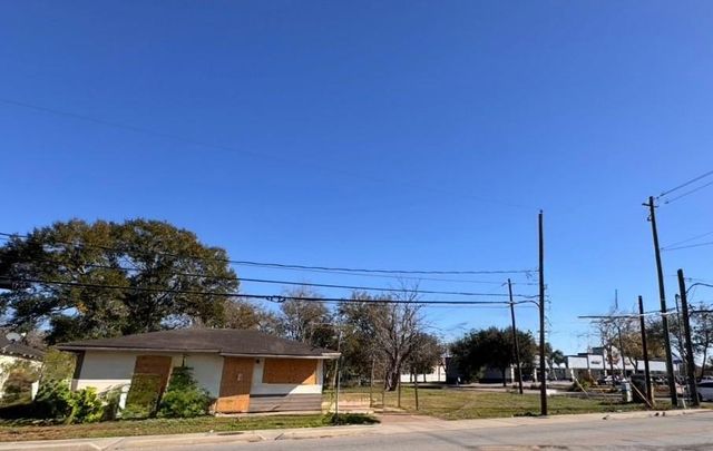 206 Collins Road, Richmond, TX 77469