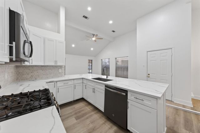 4735 Woodford Street, Baytown, TX 77521