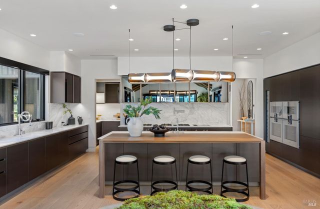 1590 McKinley Rd, Napa, CA 94558