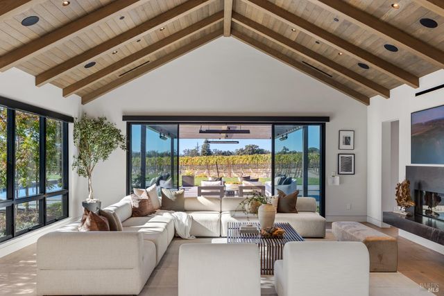 1590 McKinley Rd, Napa, CA 94558