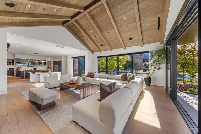 1590 McKinley Rd, Napa, CA 94558