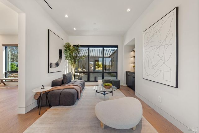 1590 McKinley Rd, Napa, CA 94558