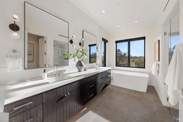 1590 McKinley Rd, Napa, CA 94558