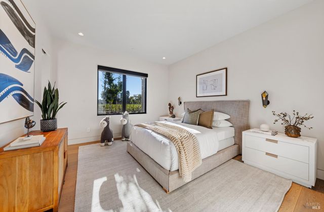 1590 McKinley Rd, Napa, CA 94558