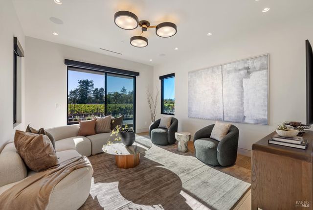 1590 McKinley Rd, Napa, CA 94558