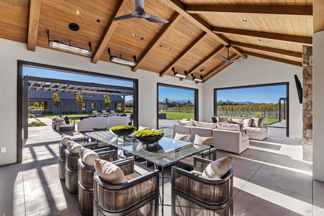 1590 McKinley Rd, Napa, CA 94558