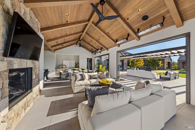 1590 McKinley Rd, Napa, CA 94558