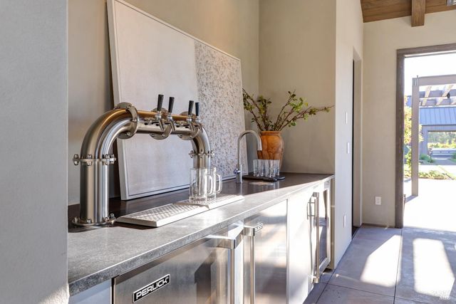 1590 McKinley Rd, Napa, CA 94558