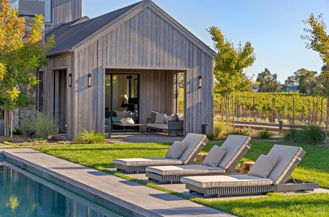 1590 McKinley Rd, Napa, CA 94558