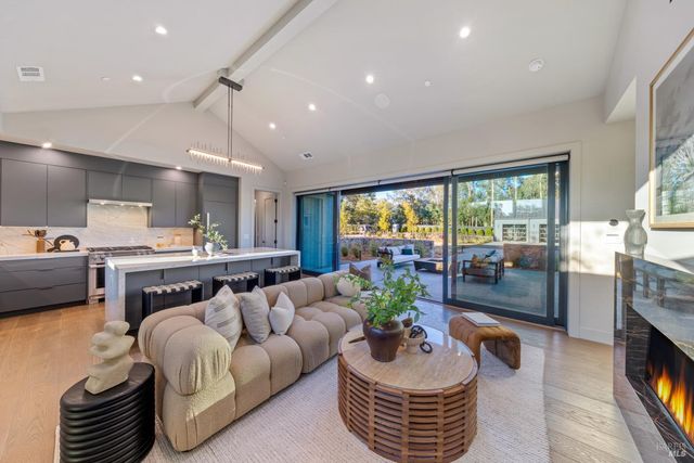 1590 McKinley Rd, Napa, CA 94558