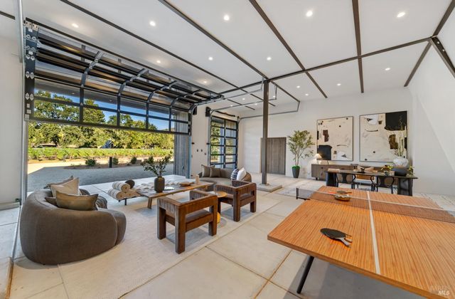 1590 McKinley Rd, Napa, CA 94558