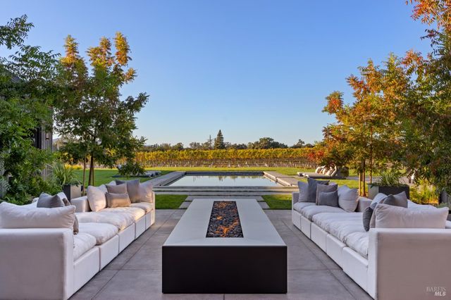 1590 McKinley Rd, Napa, CA 94558