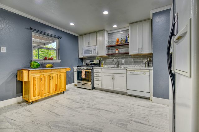 3214 Parker Street, Irving, TX 75062