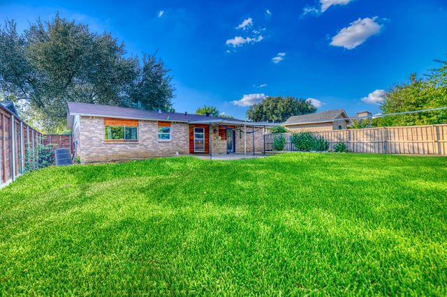 3214 Parker Street, Irving, TX 75062