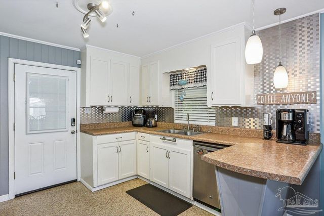 5910 Duchess Rd, Pensacola, FL 32503