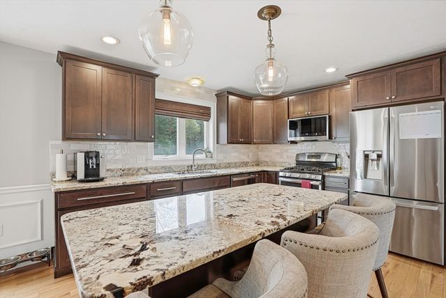 87 Wood Street, Hopkinton, MA 01748