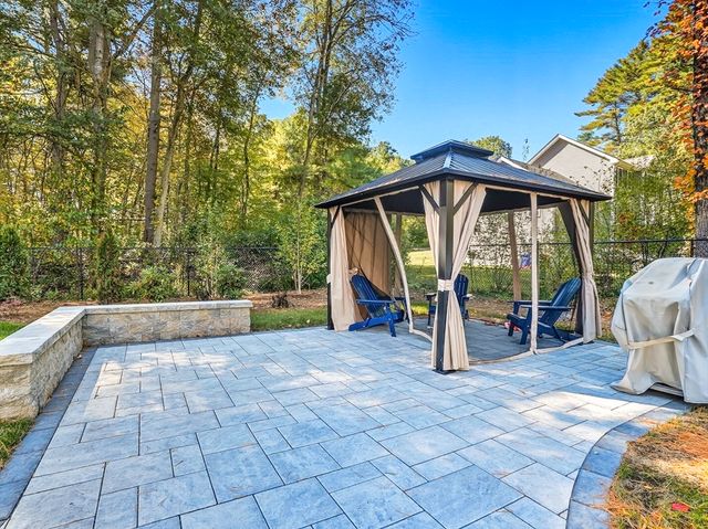 87 Wood Street, Hopkinton, MA 01748