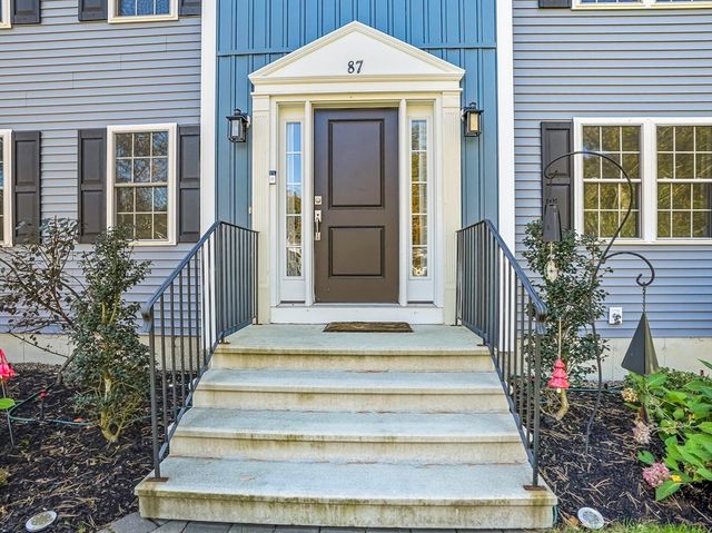 87 Wood Street, Hopkinton, MA 01748