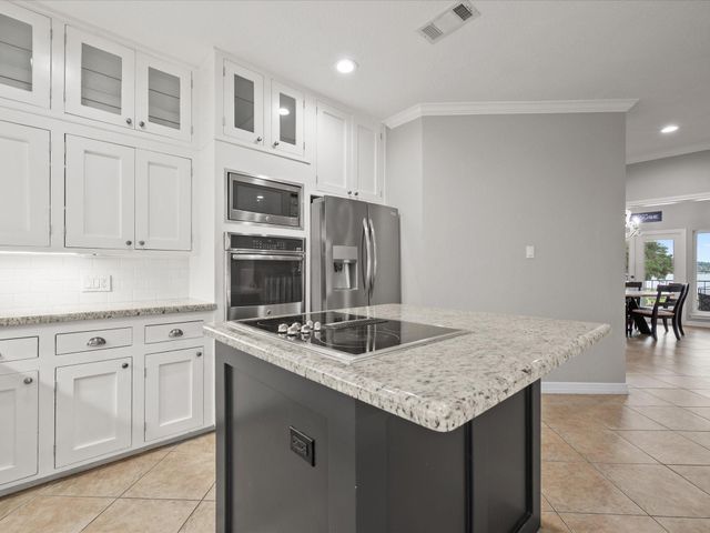 2906 Penninsula Point, Montgomery, TX 77356