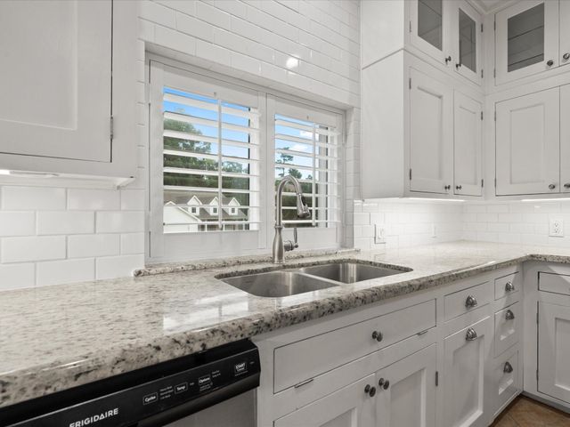 2906 Penninsula Point, Montgomery, TX 77356