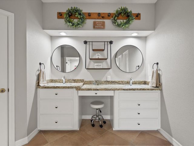 2906 Penninsula Point, Montgomery, TX 77356