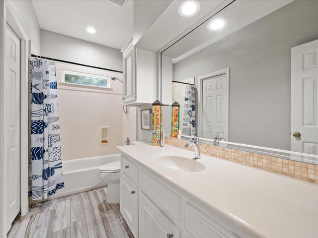 2906 Penninsula Point, Montgomery, TX 77356