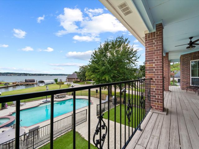 2906 Penninsula Point, Montgomery, TX 77356
