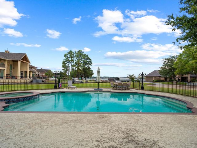 2906 Penninsula Point, Montgomery, TX 77356